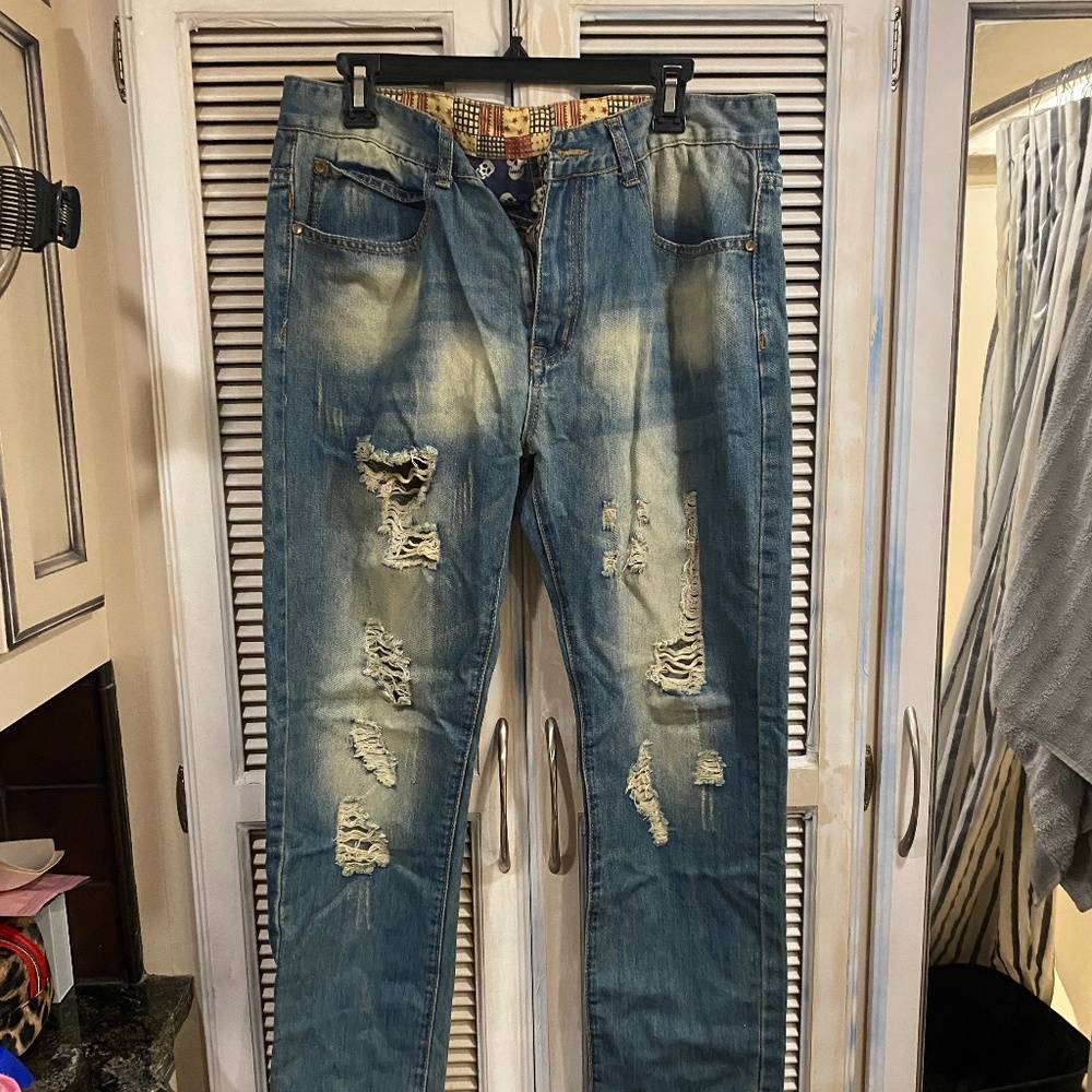 Men’s distressed jeans size L